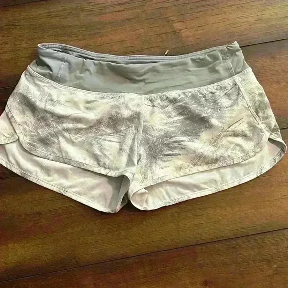 Lululemon 2 inch speed up shorts size 8 - Picture 1 of 5